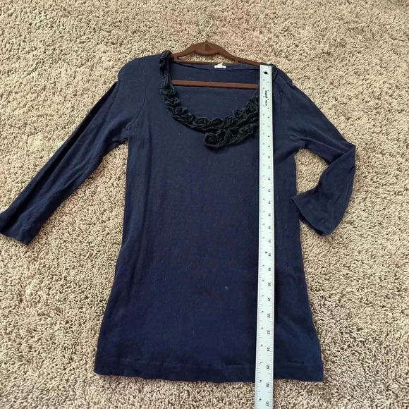 J. Crew medium navy blue floral ruffle edge top 3/4 sleeves vintage 3d neck - Picture 6 of 7